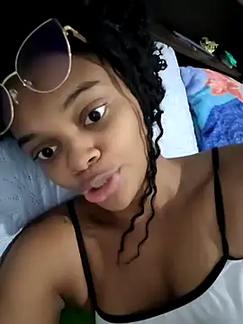 Snapshot of marialuiza2027 chatting on 05.18.26 marialuiza2027 online show from 05.18.26