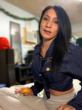 Snapshot of FerrariFrench chatting on 11.01.25 FerrariFrench online show from 11.01.25