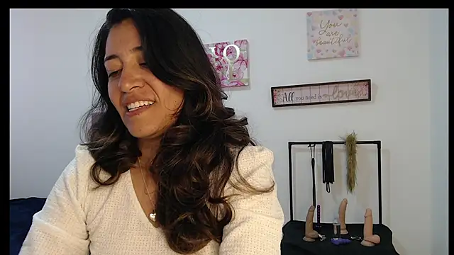 Snapshot of violeta_scott chatting on 05.05.26 violeta scott online show from 05.05.26