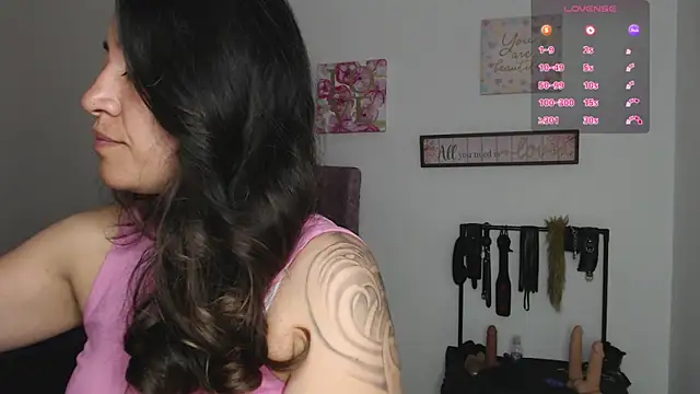 Snapshot of violeta_scott chatting on 06.10.26 violeta scott online show from 06.10.26