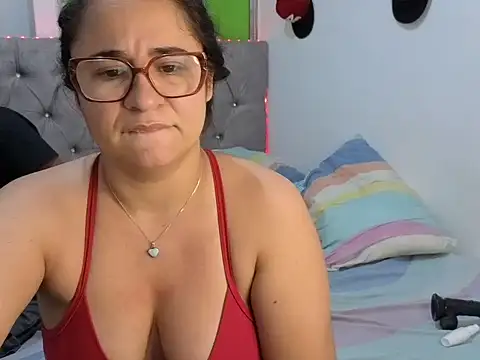 Snapshot of estrellajunior chatting on 06.17.26 estrellajunior online show from 06.17.26