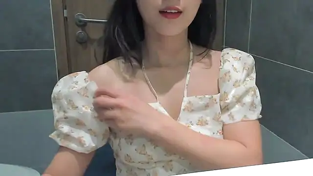 Snapshot of BabaeLust chatting on 09.30.25 BabaeLust online show from 09.30.25