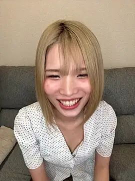 Snapshot of una2001 chatting on 04.23.26 una2001 online show from 04.23.26