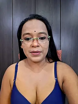 Snapshot of hornyrosy321 chatting on 05.28.26 hornyrosy321 online show from 05.28.26