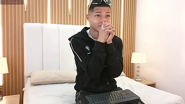 Snapshot of Kelvin_Josue chatting on 05.23.26 Kelvin Josue online show from 05.23.26