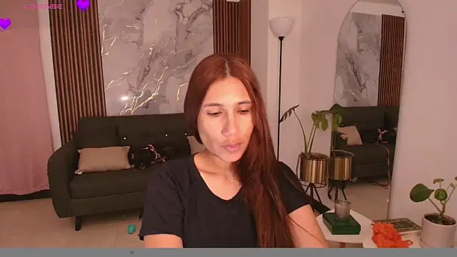 Snapshot of LucyBecker chatting on 06.09.26 LucyBecker online show from 06.09.26