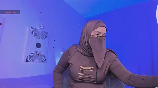 Snapshot of Aminaa_Kaarim chatting on 07.14.26 Aminaa Kaarim online show from 07.14.26