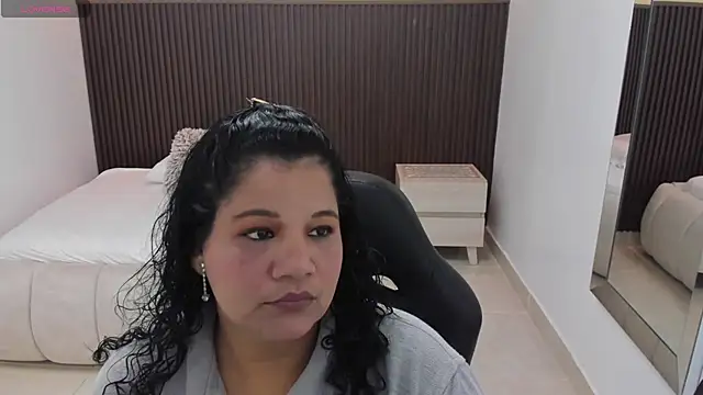 MAYTE1096 online show from 04.17.26