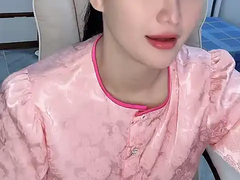 Snapshot of AmyLinee_1 chatting on 06.19.26 AmyLinee 1 online show from 06.19.26
