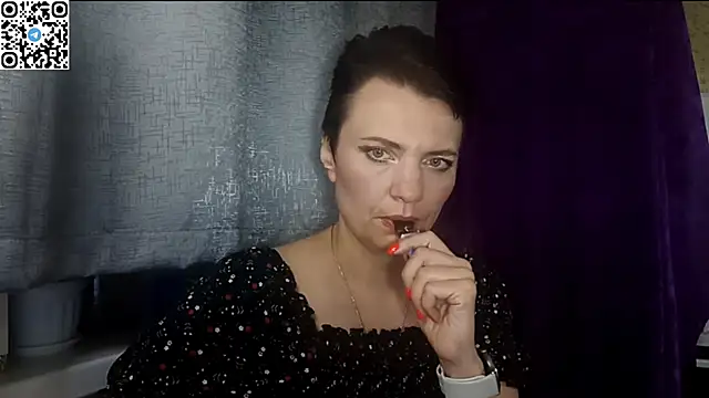 HotMamaQueen234 online show from 05.16.26