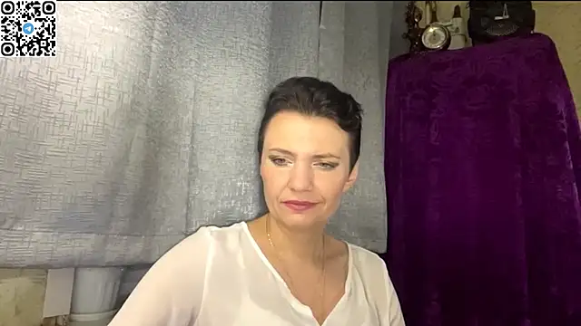 HotMamaQueen234 online show from 05.25.26
