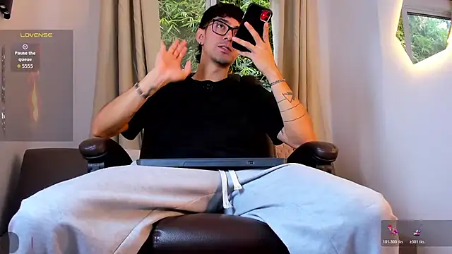 Snapshot of etham_wolf1 chatting on 07.11.26 etham wolf1 online show from 07.11.26