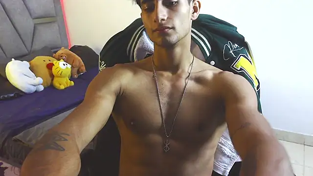 Snapshot of MaxiimoRomano_ chatting on 05.22.26 MaxiimoRomano online show from 05.22.26