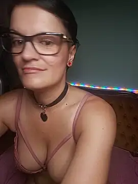 Snapshot of Evamilfhungary chatting on 06.15.26 Evamilfhungary online show from 06.15.26