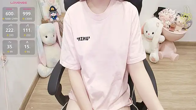 Snapshot of Nana_Chu chatting on 07.27.26 Nana Chu online show from 07.27.26