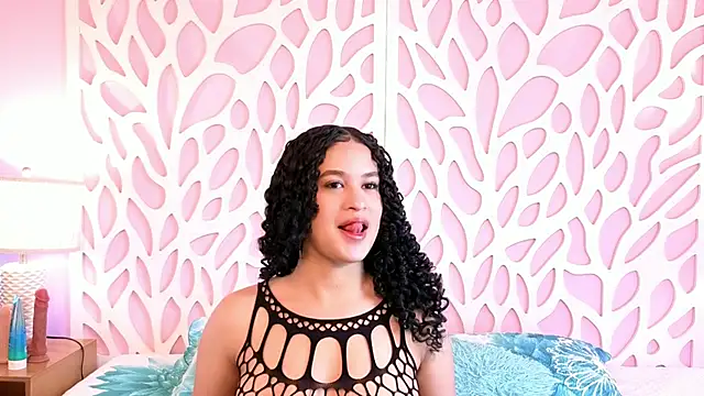 Snapshot of VelaskaJones chatting on 05.31.26 VelaskaJones online show from 05.31.26