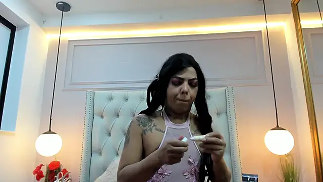 Snapshot of MiiaRestrepo chatting on 04.18.26 MiiaRestrepo online show from 04.18.26
