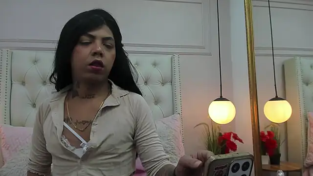 Snapshot of MiiaRestrepo chatting on 07.15.26 MiiaRestrepo online show from 07.15.26