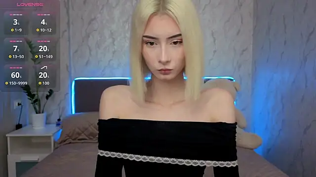 Snapshot of kittysocutie chatting on 04.25.26 kittysocutie online show from 04.25.26