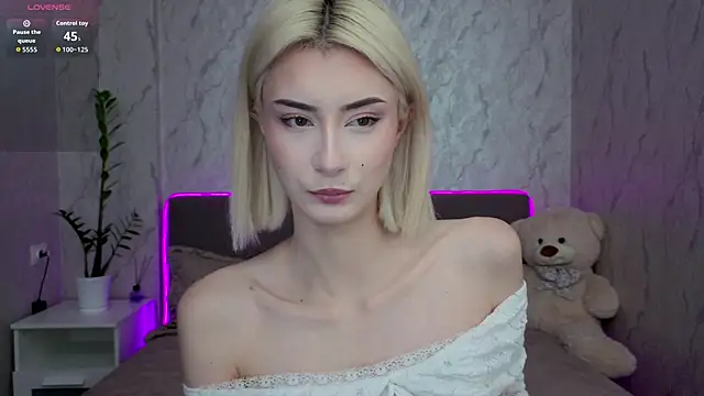 Snapshot of kittysocutie chatting on 05.11.26 kittysocutie online show from 05.11.26
