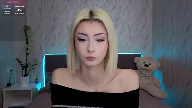 Snapshot of kittysocutie chatting on 05.15.26 kittysocutie online show from 05.15.26