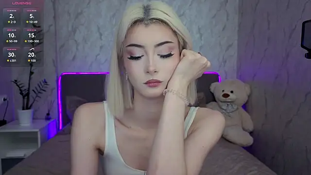 Snapshot of kittysocutie chatting on 05.24.26 kittysocutie online show from 05.24.26
