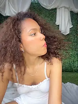 Snapshot of CurlyOopsieXXX chatting on 06.19.26 CurlyOopsieXXX online show from 06.19.26