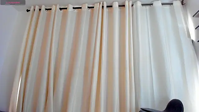 Snapshot of giana_gill chatting on 03.21.26 giana gill online show from 03.21.26