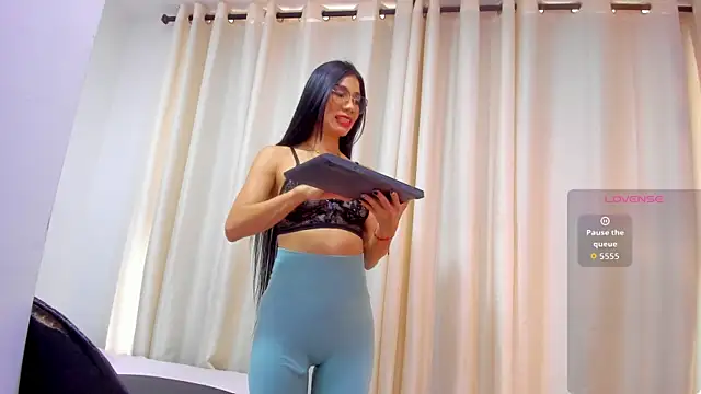 Snapshot of giana_gill chatting on 04.10.26 giana gill online show from 04.10.26