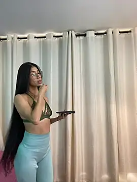 Snapshot of giana_gill chatting on 04.27.26 giana gill online show from 04.27.26