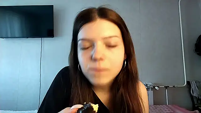 Snapshot of Helgawithyou chatting on 04.10.26 Helgawithyou online show from 04.10.26