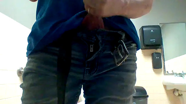 Snapshot of riotstarter187 chatting on 04.05.26 riotstarter187 online show from 04.05.26