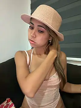 Snapshot of sexyparejahot69 chatting on 06.16.26 sexyparejahot69 online show from 06.16.26