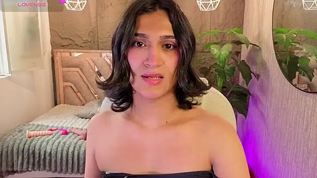 Snapshot of Zoee_Kiss_ chatting on 07.19.26 Zoee Kiss online show from 07.19.26
