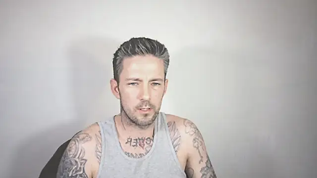 Snapshot of SkylarrGrey chatting on 04.12.26 SkylarrGrey online show from 04.12.26