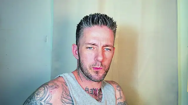 Snapshot of SkylarrGrey chatting on 06.10.26 SkylarrGrey online show from 06.10.26