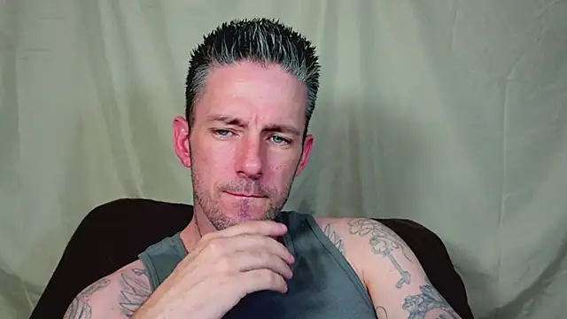 Snapshot of SkylarrGrey chatting on 06.19.26 SkylarrGrey online show from 06.19.26