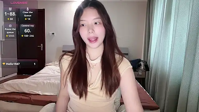 Snapshot of Roo_Se chatting on 07.15.26 Roo Se online show from 07.15.26