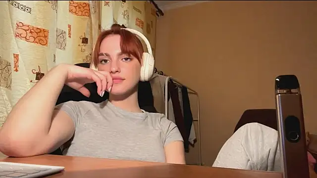 Snapshot of alisaonlyforu chatting on 04.04.26 alisaonlyforu online show from 04.04.26