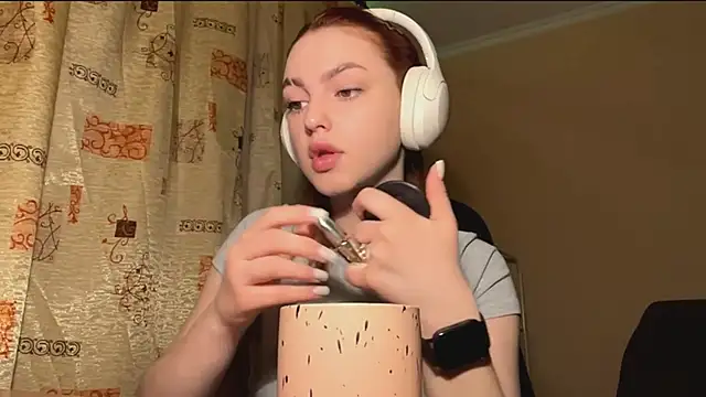 Snapshot of alisaonlyforu chatting on 04.05.26 alisaonlyforu online show from 04.05.26