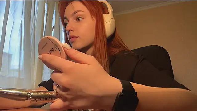 Snapshot of alisaonlyforu chatting on 04.06.26 alisaonlyforu online show from 04.06.26