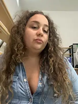 CurlyMaddie online show from 07.15.26