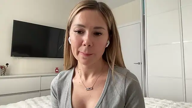 Snapshot of NensySafrons chatting on 03.22.26 NensySafrons online show from 03.22.26