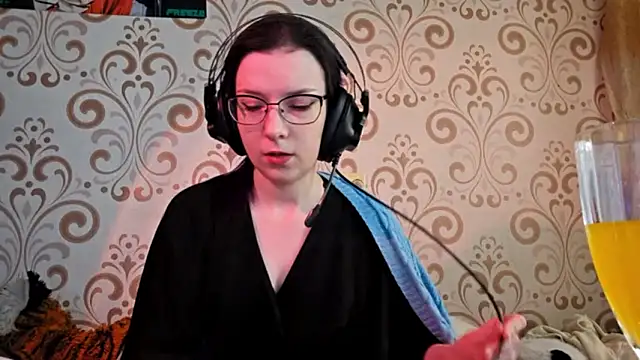 IsaSantella online show from 03.25.26