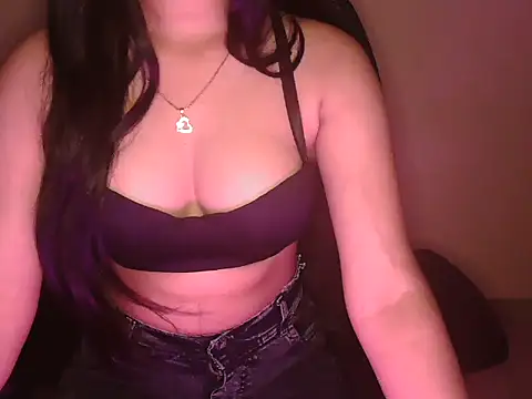 Snapshot of urvashi_rai chatting on 05.12.26 urvashi rai online show from 05.12.26