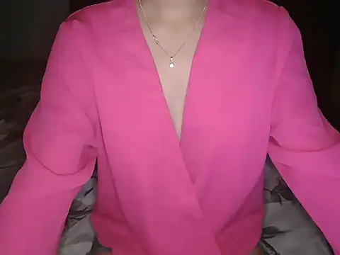 Snapshot of urvashi_rai chatting on 06.14.26 urvashi rai online show from 06.14.26
