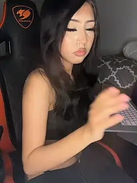 Snapshot of makeDollywet chatting on 08.03.26 makeDollywet online show from 08.03.26