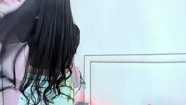 emma-sandoval online show from 04.21.26