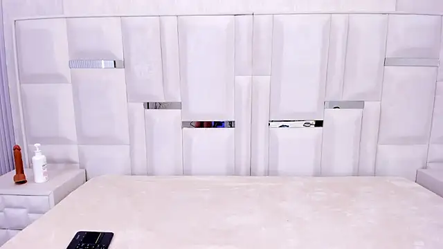 breenda01 online show from 04.14.26