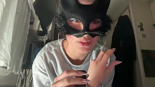 SilentScreamsVan- online show from 04.11.26